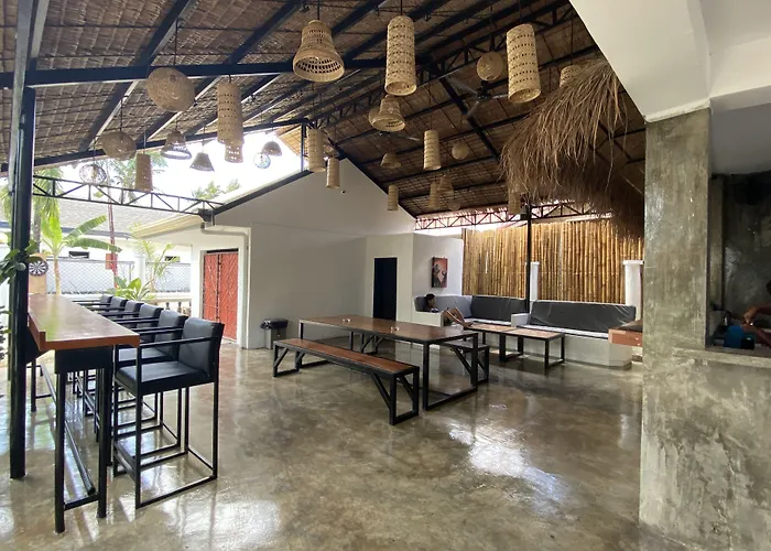 Wild Monkeys Hostel Moalboal